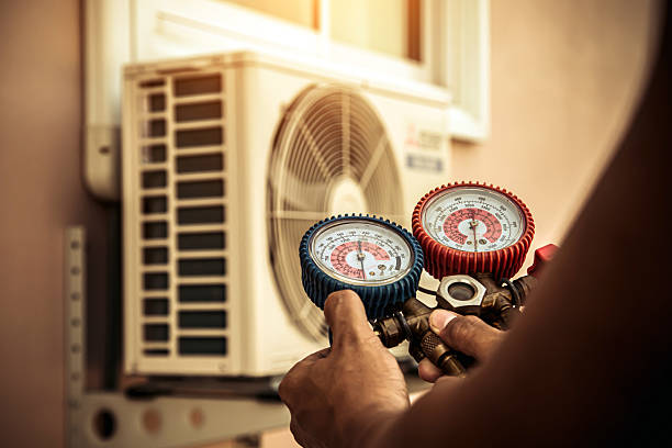 Professional Hvac Installation technician working in Newhall, IA